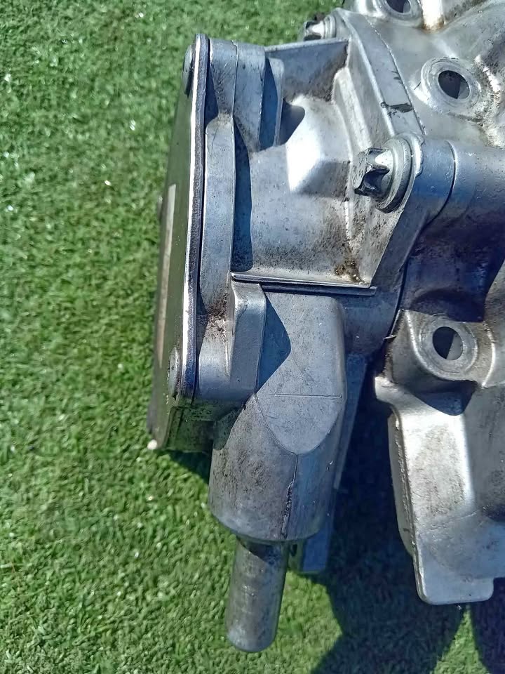 MERCEDES BENZ OM642 3.0 DIESEL ENGINE VACUUM PUMP   FOR SALE W164/ SPRINTER /W204 /W212/ VITO