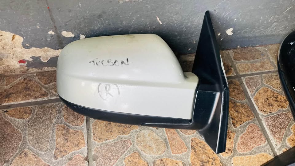 Hyundai Tucson side mirror - Private Seller