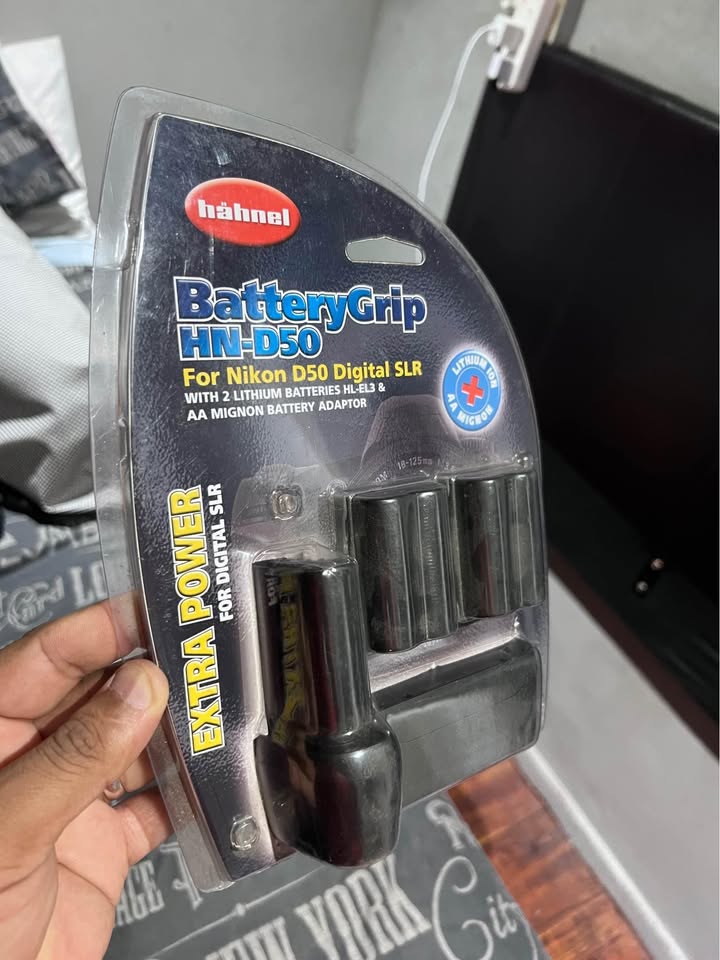 Batteries and grip for Nikon D50