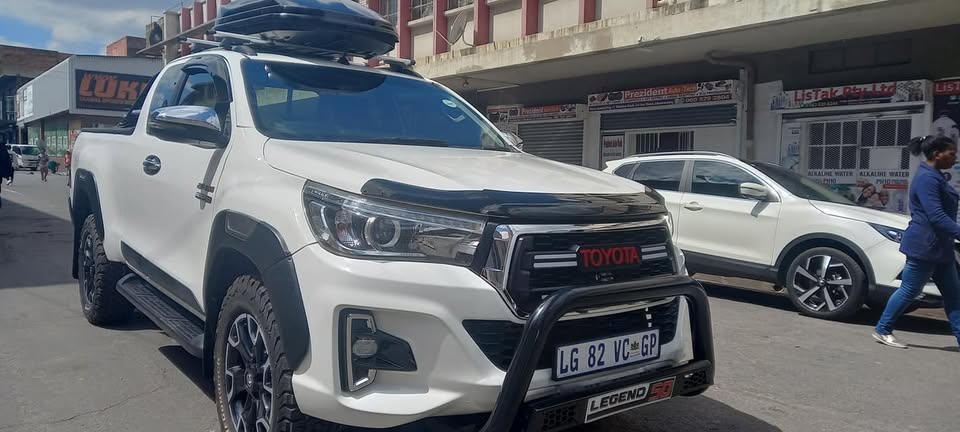 2020 TOYOTA HILUX 2.8 GD6 DIESEL AUTOMATIC, EXTRA CAB LEGEND 50 4X2, WHITE COLOR 60000KM
