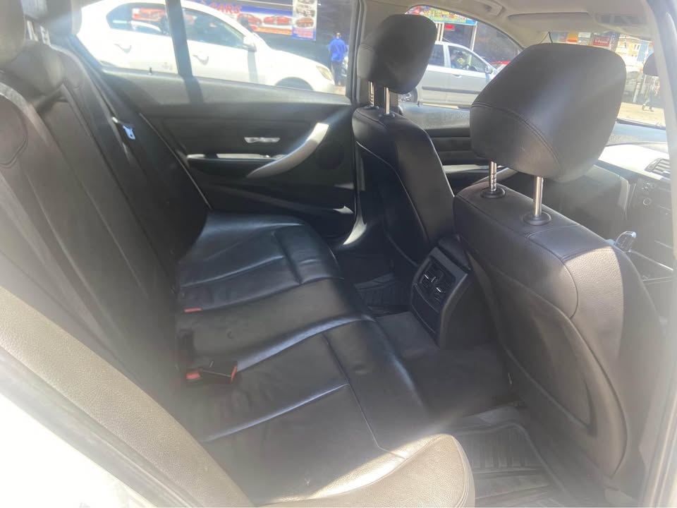 2013 BMW F30 320i 95000km