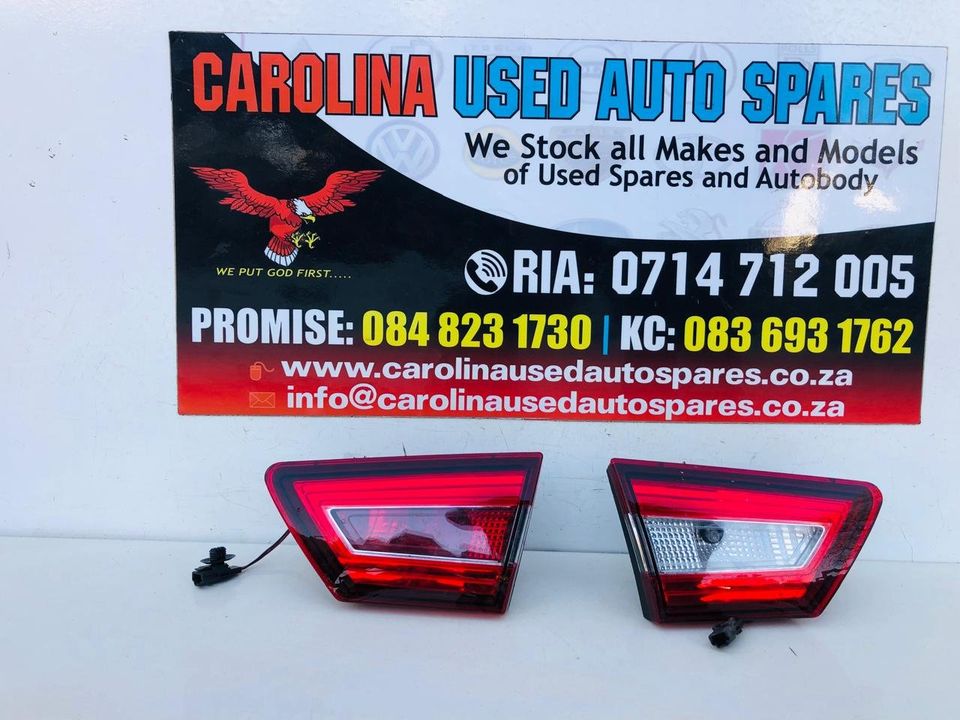 Renault Clio 4 inner left and right side taillights - Private Seller Renault Clio 4 inner left and right side taillights - Private Seller