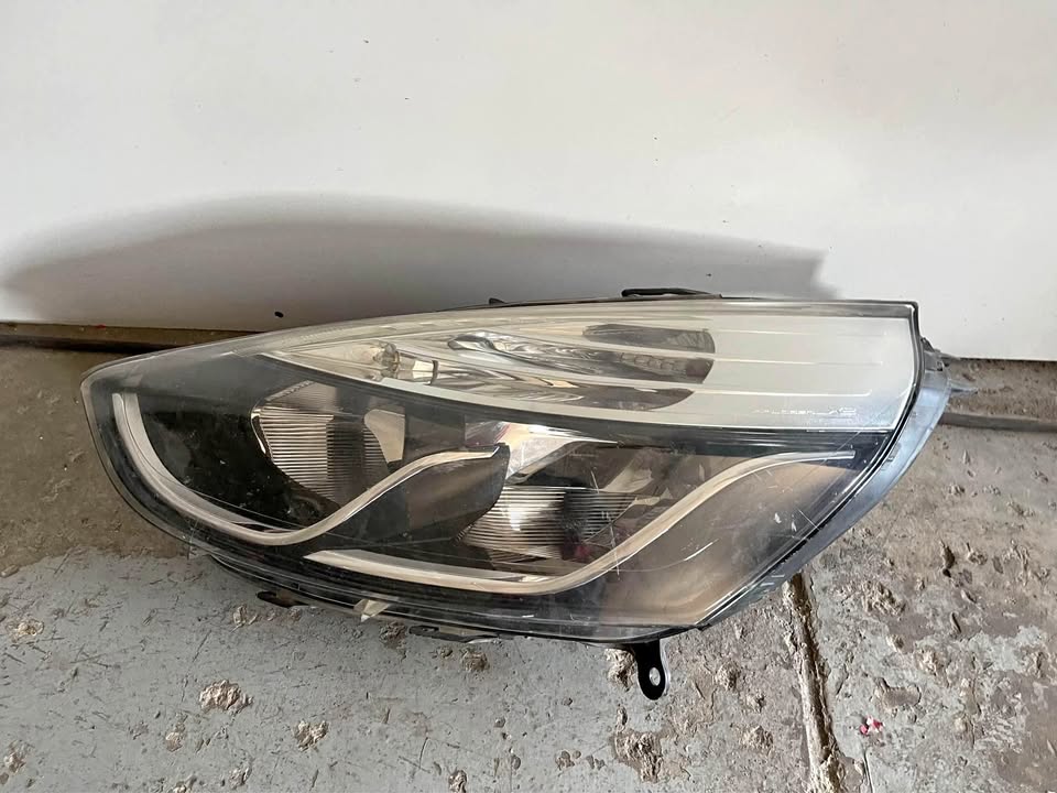 Renault Clio IV (2013-2022) headlight - Private Seller Renault Clio IV (2013-2022) headlight - Private Seller
