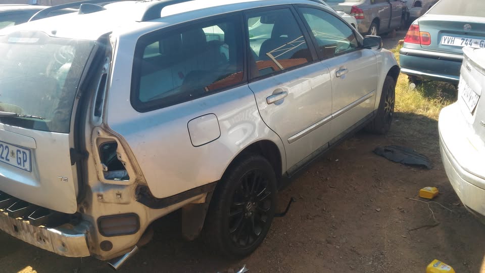 Volvo V stripping for Spares - Private Seller