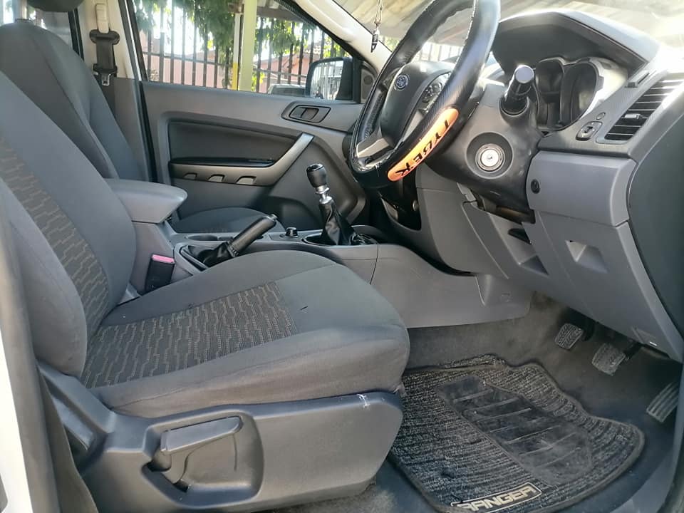 2015 Ford Ranger 2.2 6Speed XLS Double Cab Bakkie 4x4 XLS with a Canopy