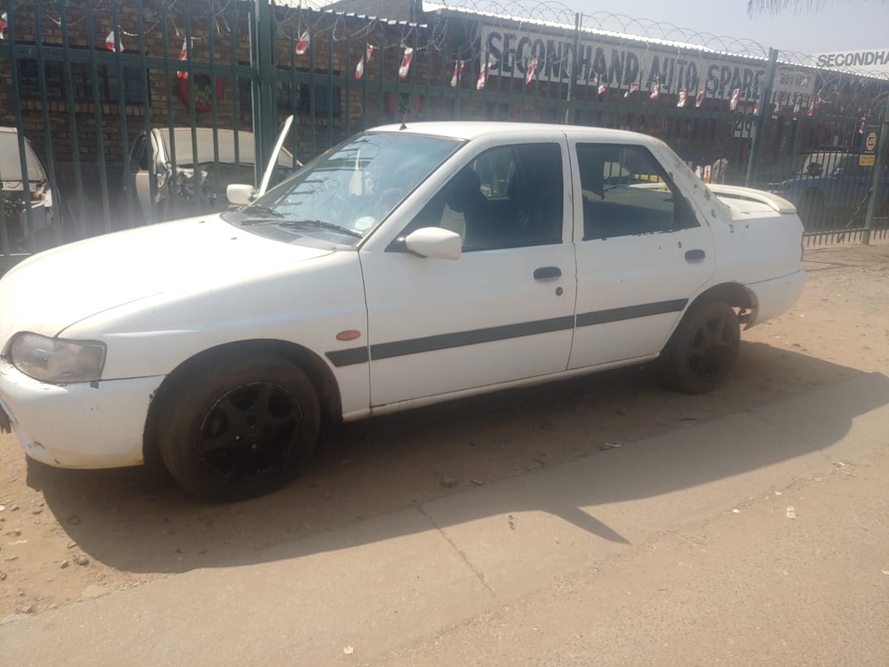 FORD ESCORT BODY PARTS FOR SALE - Private Seller FORD ESCORT BODY PARTS FOR SALE - Private Seller