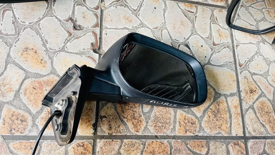Toyota Auris side mirror 2007 - Private Seller Toyota Auris side mirror 2007 - Private Seller
