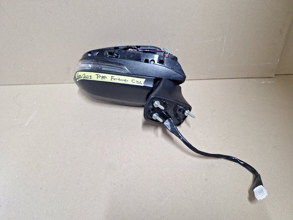 Toyota Fortuner GD6 RHS Mirror (2023 - 2025) - Private Seller