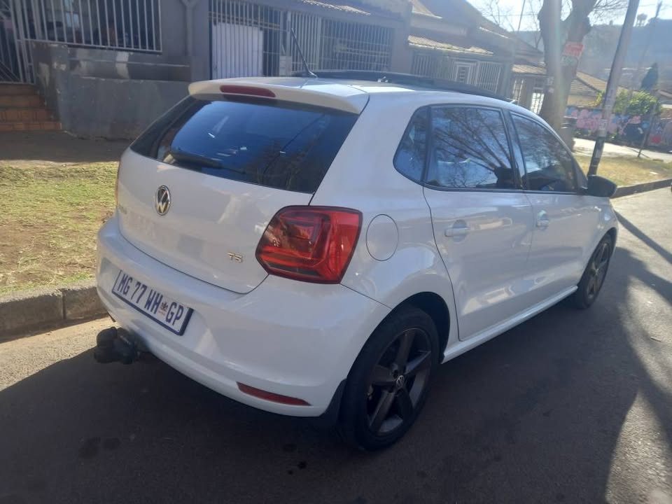 2016 VW Polo Tsi 1.2 Petrol Manual, White, Sunroof, Leather seat