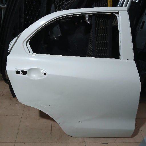 Suzuki dzire door - Private Seller Suzuki dzire door - Private Seller