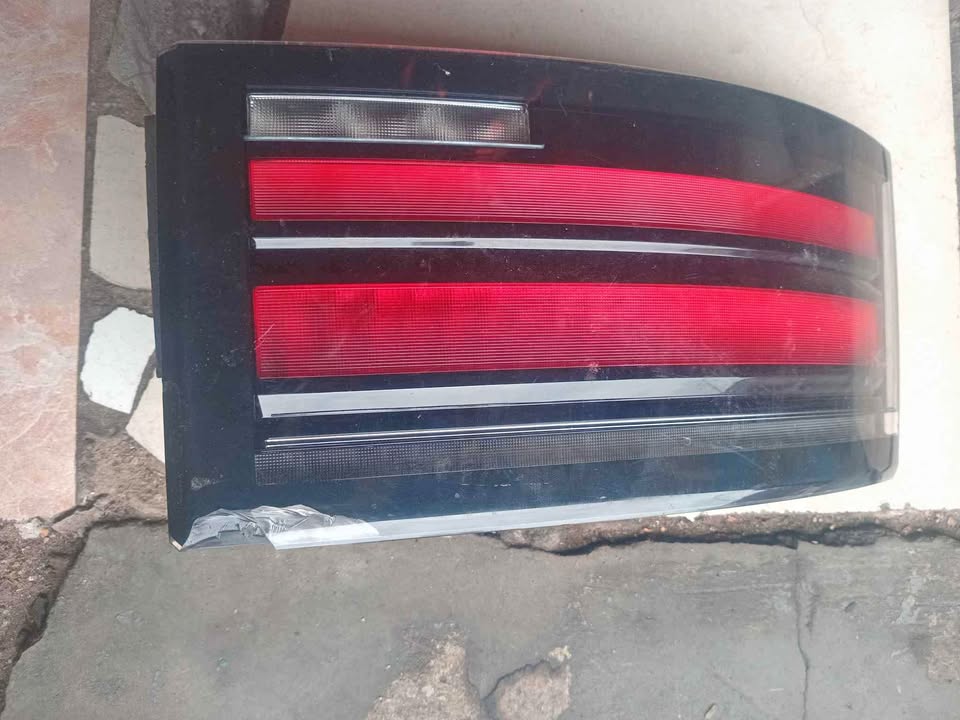 Land Rover Discovery L462 Rear Left Side Tail Light - Private Seller Land Rover Discovery L462 Rear Left Side Tail Light - Private Seller