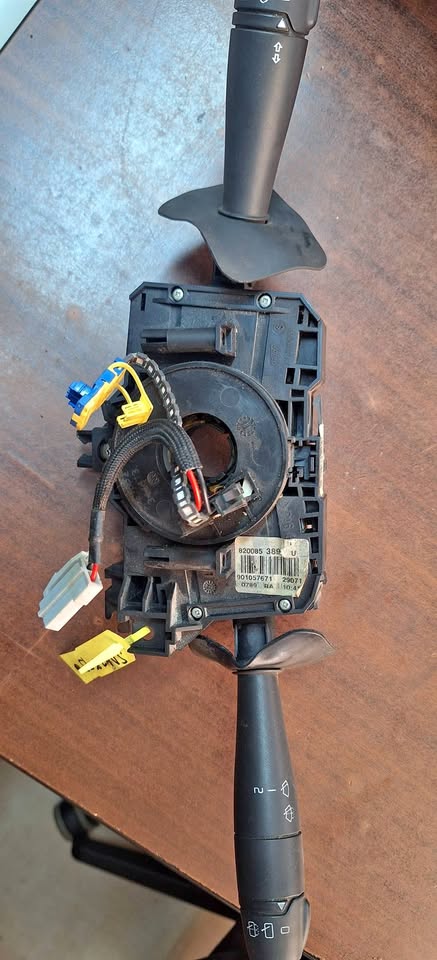 Renault sandero combination switch for sale - Private Seller Renault sandero combination switch for sale - Private Seller