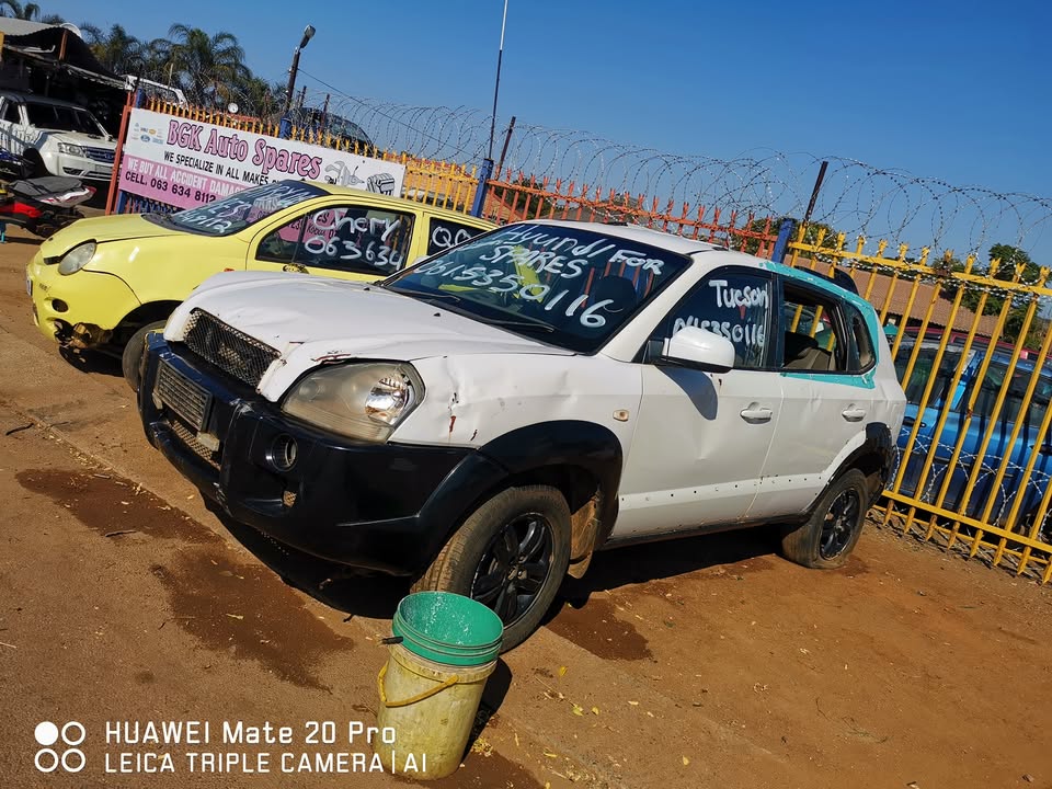 Hyundai tucson spares available call us now - Private Seller