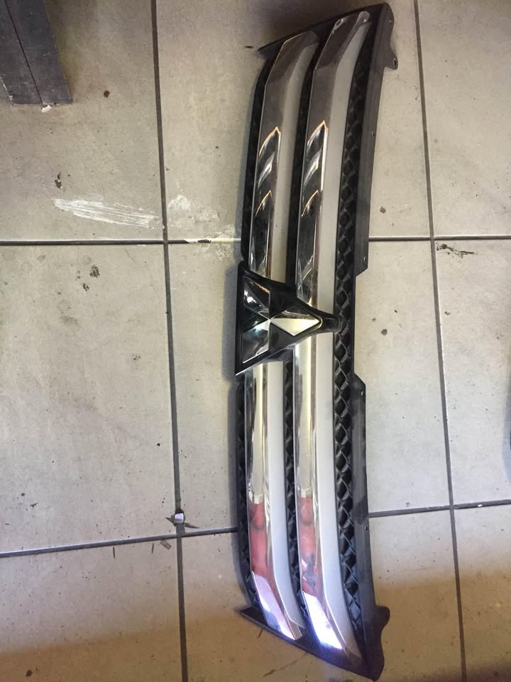 Mitsubishi Eclipse Cross Front Grill GRILLE for sell in good condition nice and clean - Private Seller