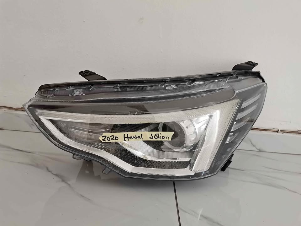 Haval Jolion xenon headlight left side 2020-2022 - Private Seller Haval Jolion xenon headlight left side 2020-2022 - Private Seller