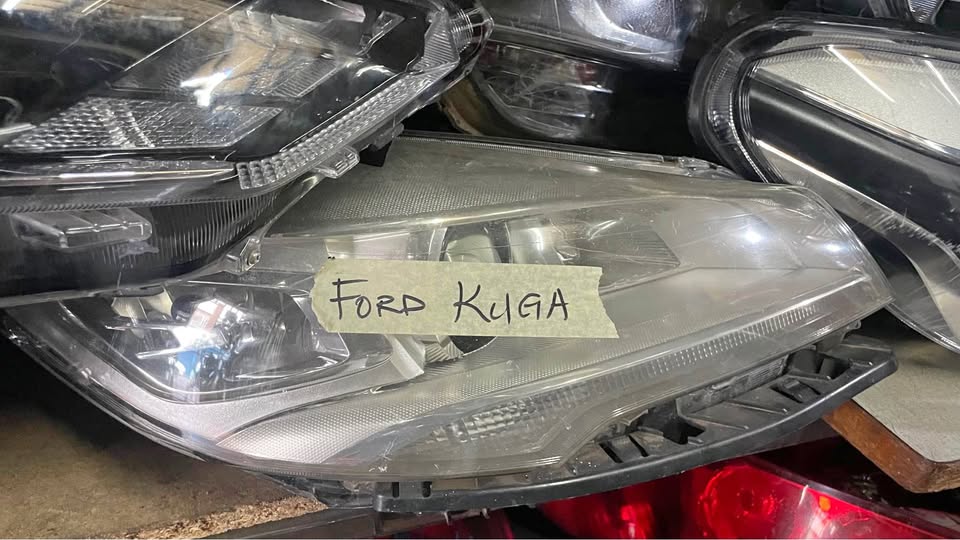 Ford Kuga headlight - Private Seller Ford Kuga headlight - Private Seller
