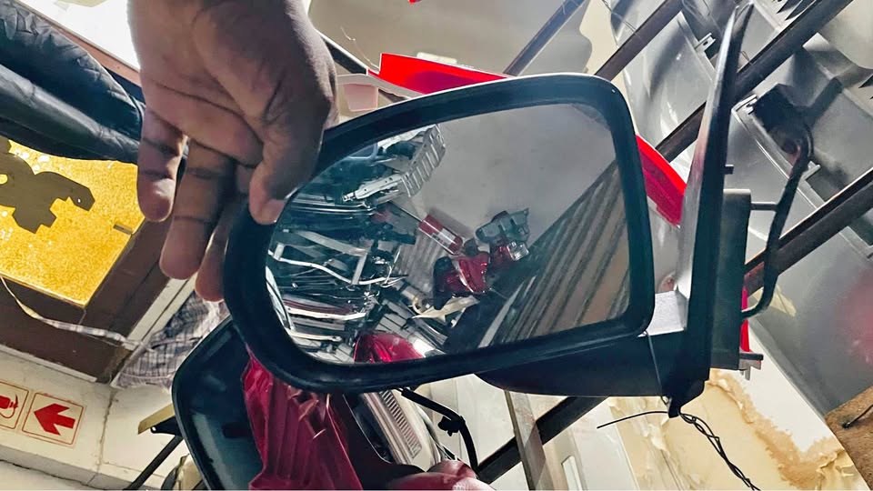 Dodge Caliber side mirror - Private Seller Dodge Caliber side mirror - Private Seller