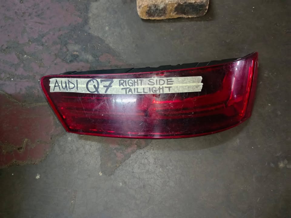 Audi Q7 Right Taillight - Private Seller Audi Q7 Right Taillight - Private Seller