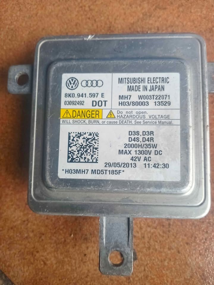 8K0941597E Xenon Hid Headlight Ballast Control Unit for Audi A4 A5 Volkswagen - Private Seller 8K0941597E Xenon Hid Headlight Ballast Control Unit for Audi A4 A5 Volkswagen - Private Seller