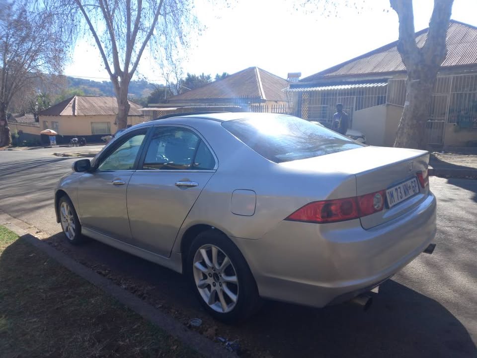 2006 Honda Accord 2.4 Petrol, Automatic, Silver, Sunroof, Leather interior, 120000kms