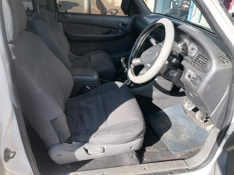 2007 Ford Ranger 2.5 Double Cab Bakkie with a Canopy and a Nice interior seat