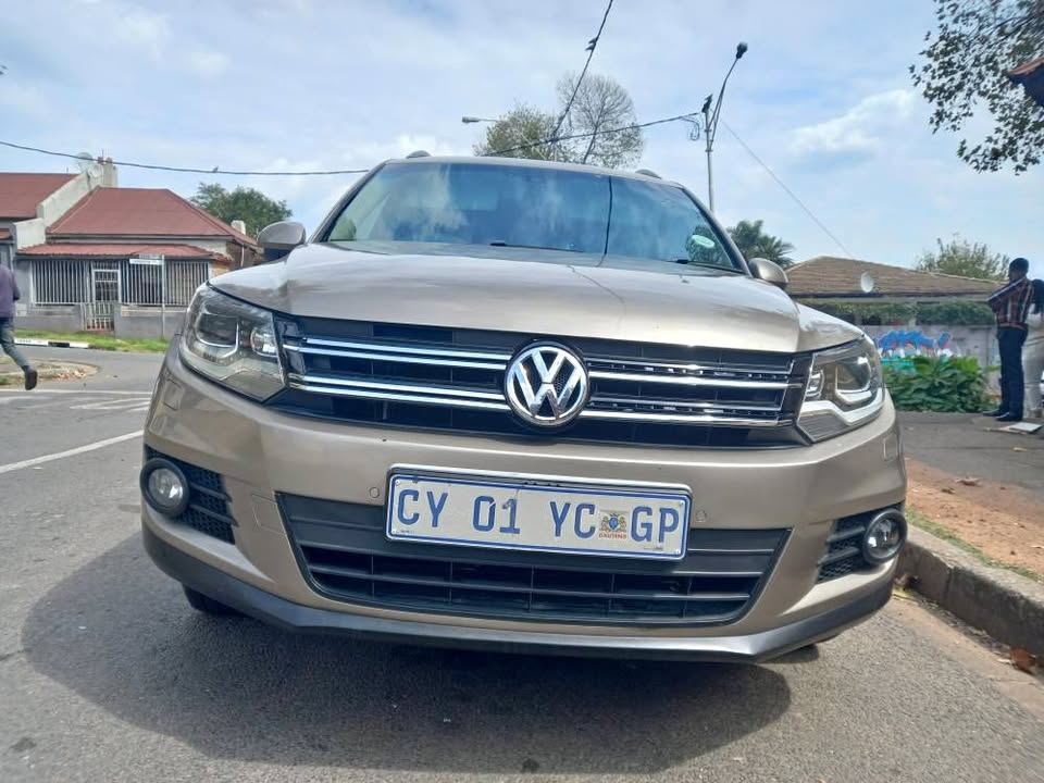 2013 VOLKSWAGEN TIGUAN 1.4 TSI PETROL, BLUEMOTION, AUTOMATIC, GOLD, 97000KMS