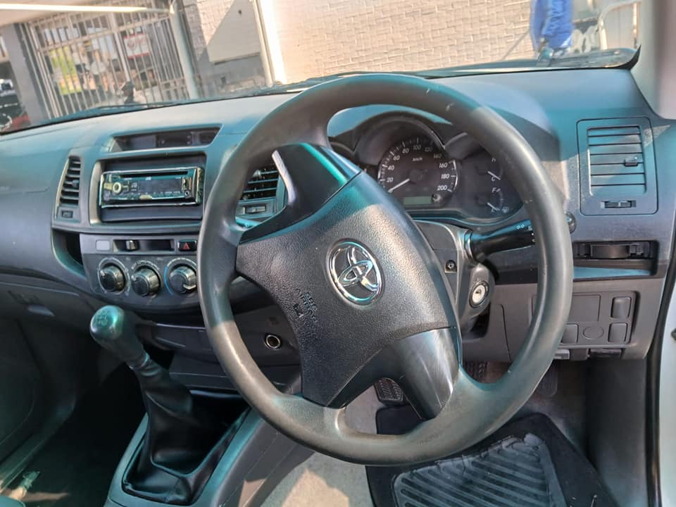 2013 TOYOTA HILUX 2.0 WITH CANOPY MANUAL