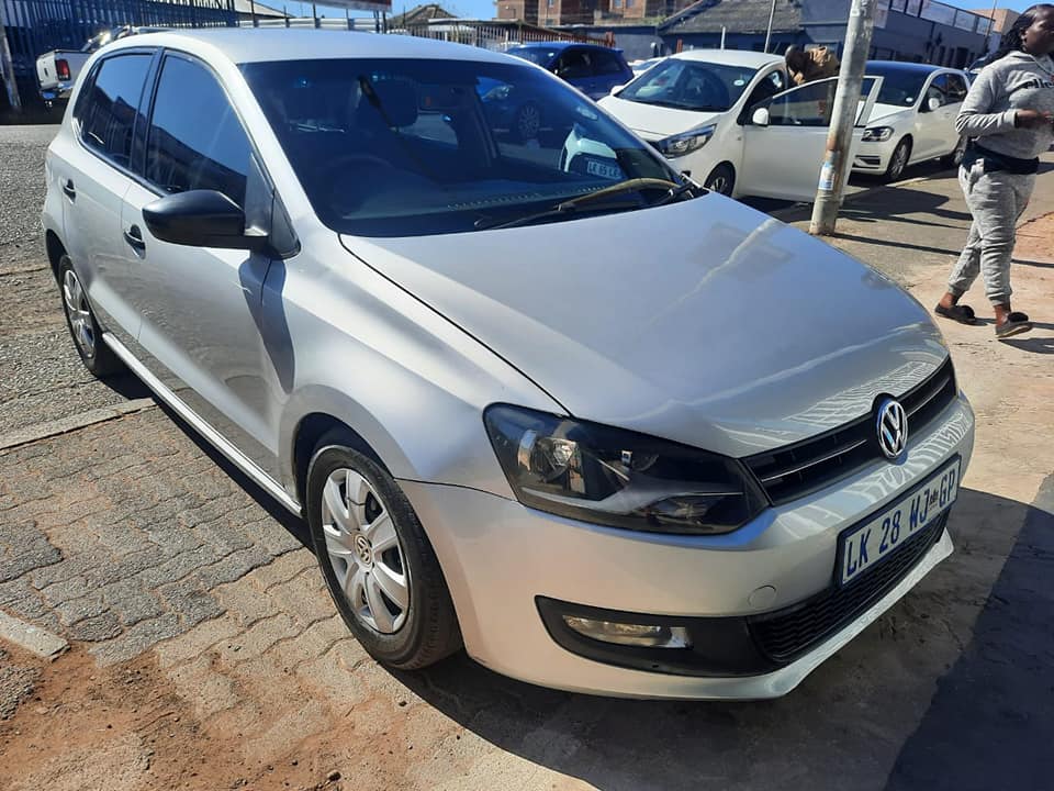 2012 Volkswagen polo 6 1.6 Comfortline Hatchback with a Nice interior seat