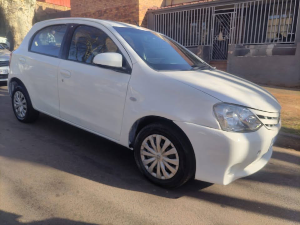 2016 Toyota Etios 1.5 hatchback