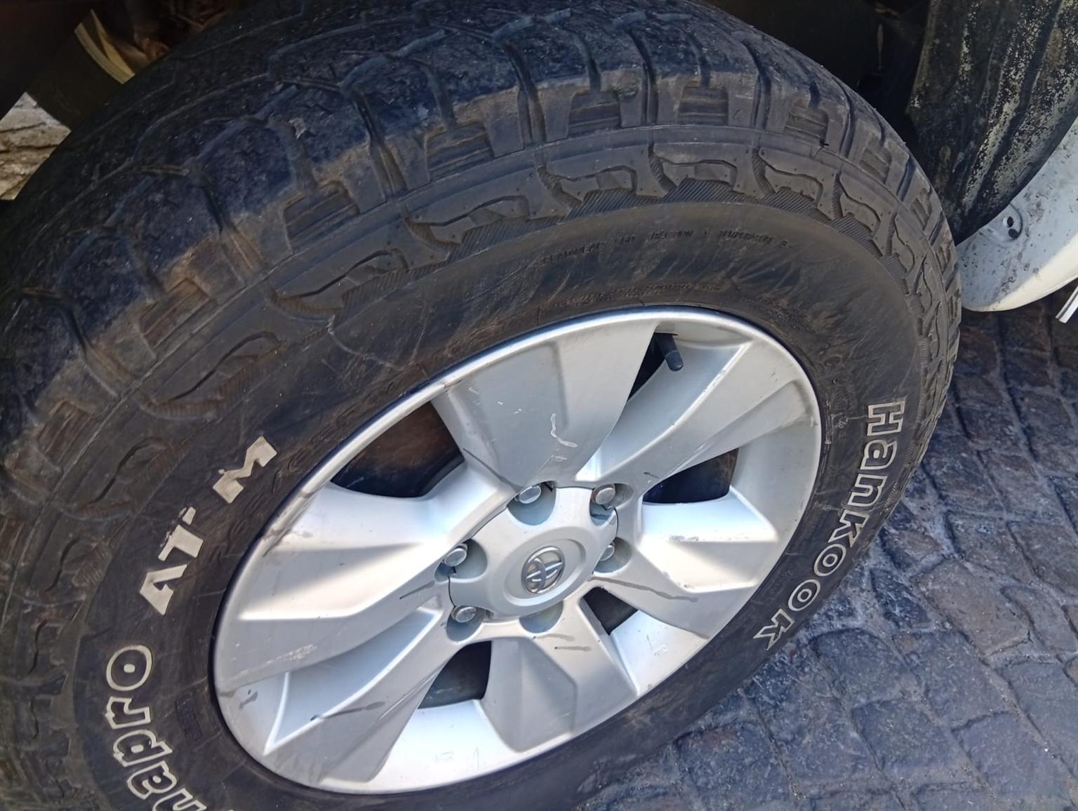 2011 Toyota Hilux 3.0 D4D High Raider SingleCab BOOT RAILINGSManual F