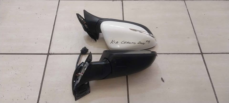 KIA CERATO RIGHT HAND SIDE MIRRORS 2014 AVAILABLE