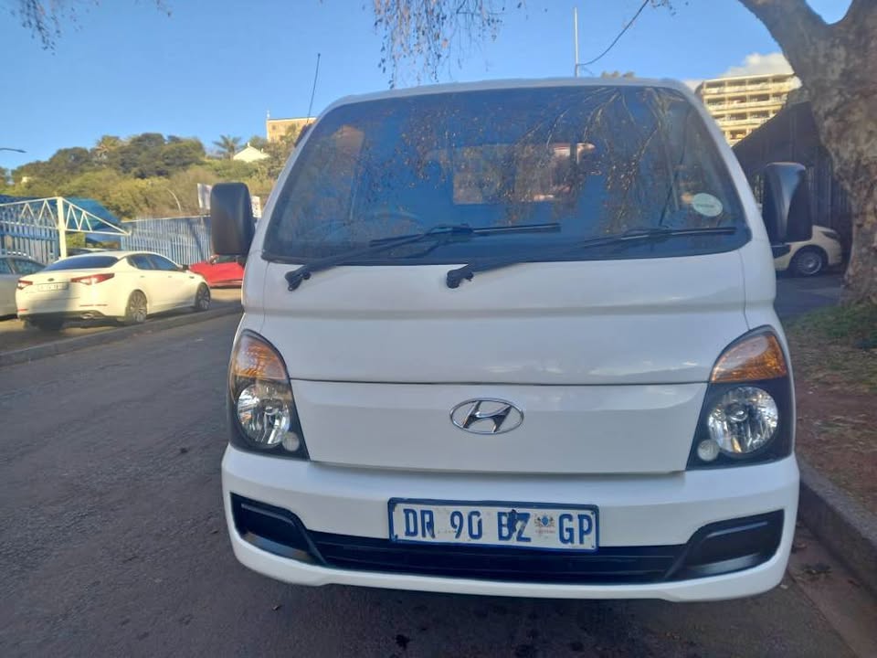 2012 Hyundai H100 Bakkie 2.6 Diesel,  Manual, White, Spere key, 88000kms