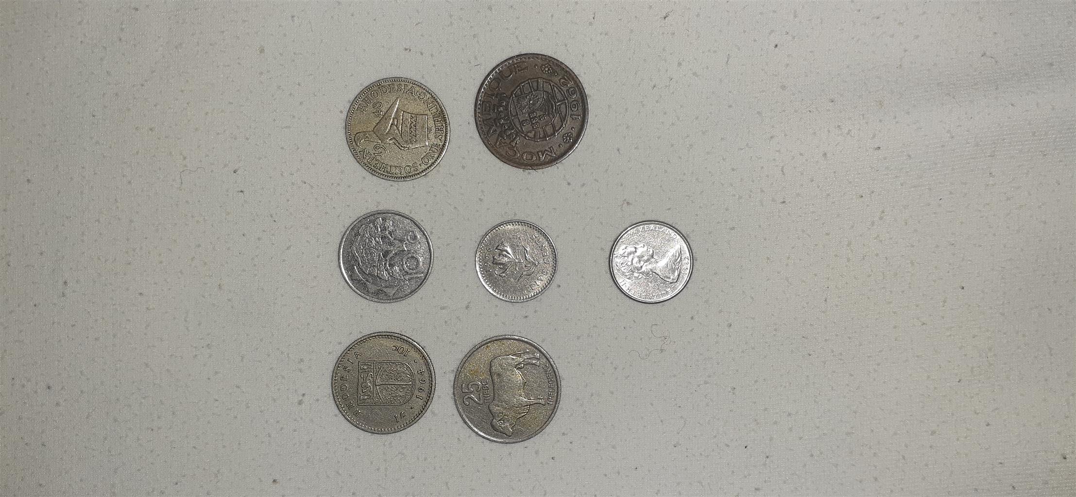 Hi selling my old coins and notes