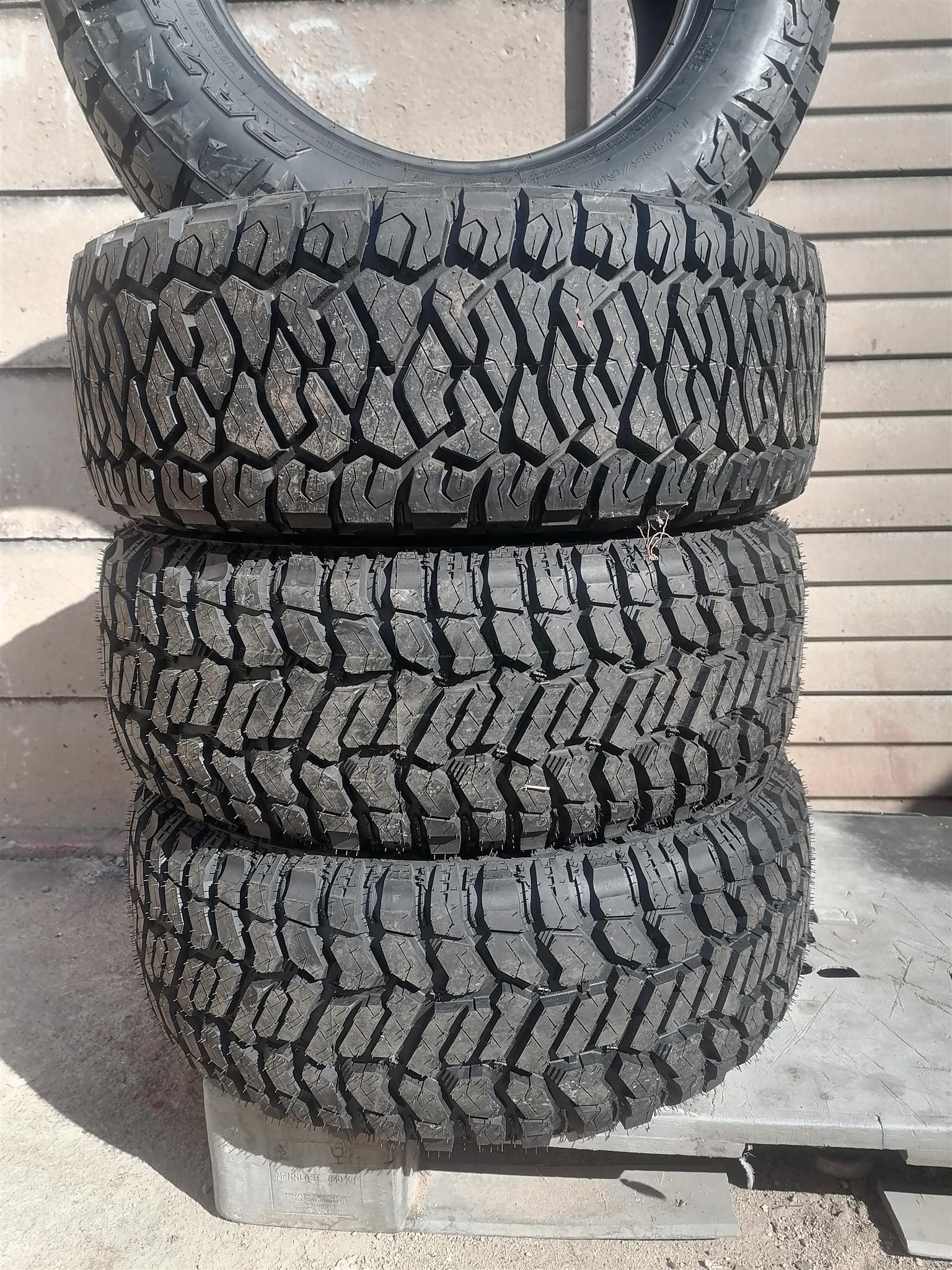 265 60 18 MAXXIS Razor AT (NEW TYRES) - Private Seller