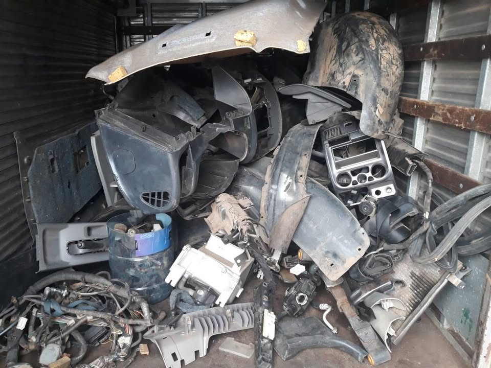 Isuzu KB250 Go Big/Dtec Big/Dtec Interior Spares For Sale - Private Seller