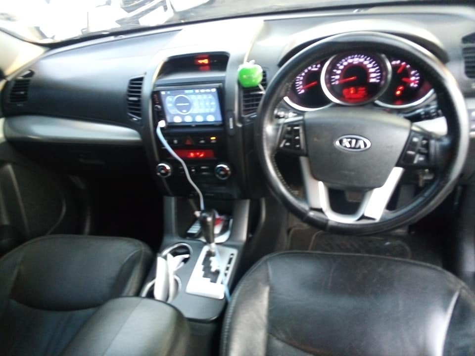 2010 KIA SORENTO 3.5V6 AUTO WHITE COLOR  REVERSE CAMERA  PDC SENSORS  102000km