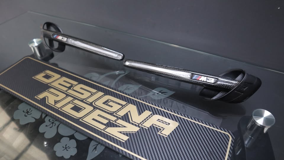 BMW M3 CARBON INDICATORS FOR FENDER - Private Seller BMW M3 CARBON INDICATORS FOR FENDER - Private Seller