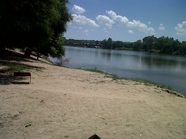 Land on Vaal river in North West between Leeudoringstad and Bothaville ...