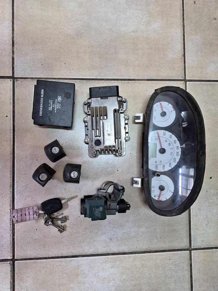 Mahindra Xylo Genio Complete Lockset For Sale Call or WhatsApp Willem - Private Seller Mahindra Xylo Genio Complete Lockset For Sale Call or WhatsApp Willem - Private Seller