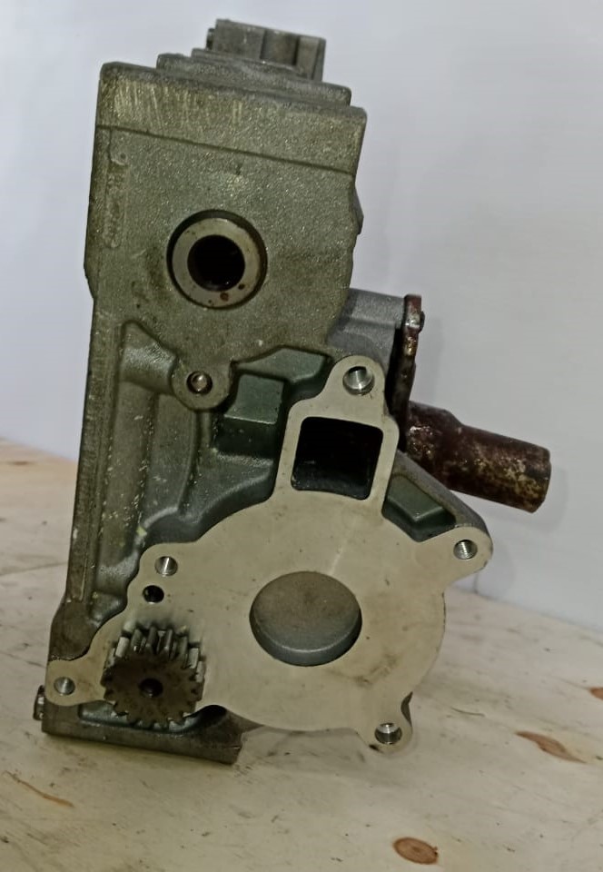 Used Merc Benz Balance Shaft Housing Oil Pump - Private Seller