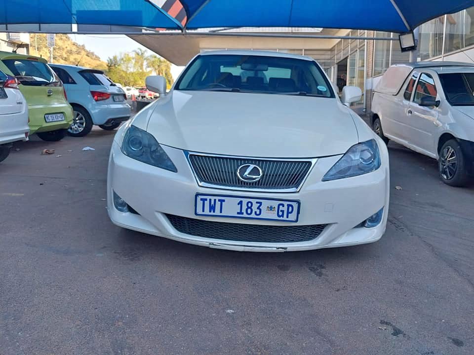 2010 LUXUS IS 250 V6 126 000KM WHITE COLOR MANUEL PETROL