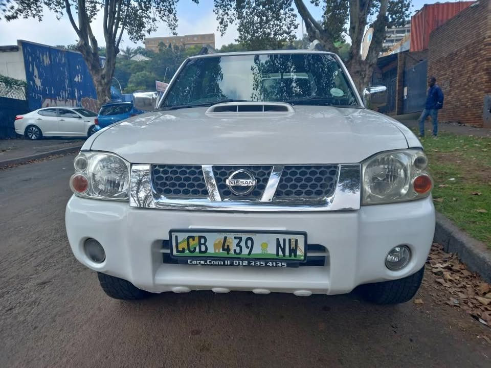 2019 Nissan NP300 HARDBORDY  Double cab, Diesel, White