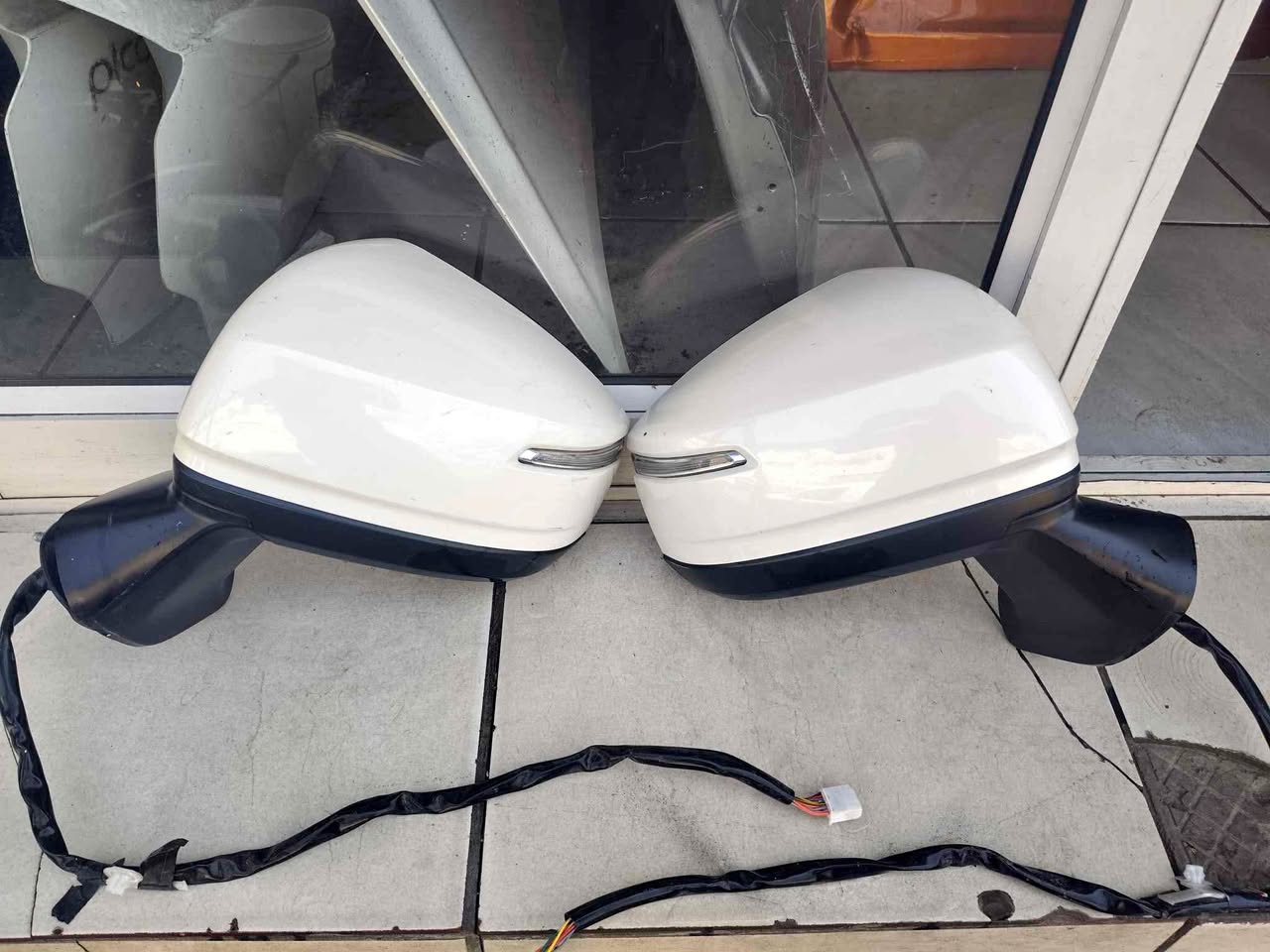 Toyota Landcruiser L C300 2024 side mirrors - Private Seller Toyota Landcruiser L C300 2024 side mirrors - Private Seller