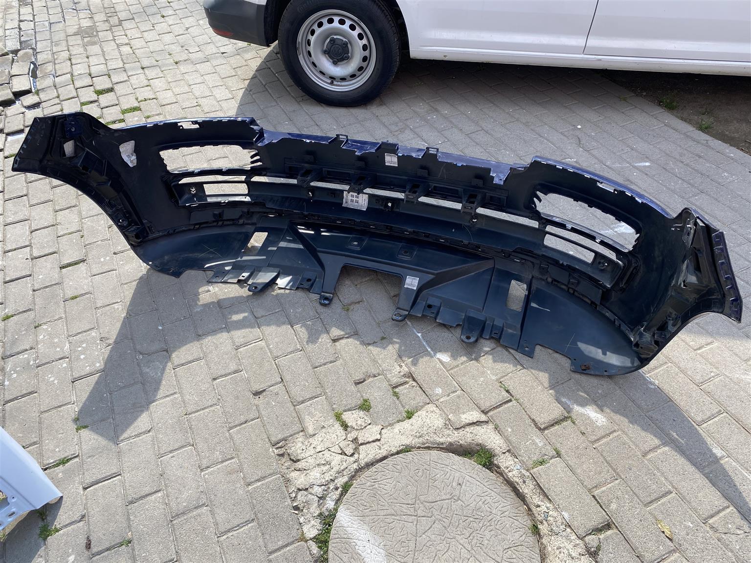 2017 RANGE ROVER VOGUE FRONT BUMPER FOR SALE. IN PRISTINE CONDITION - Private Seller 2017 RANGE ROVER VOGUE FRONT BUMPER FOR SALE. IN PRISTINE CONDITION - Private Seller