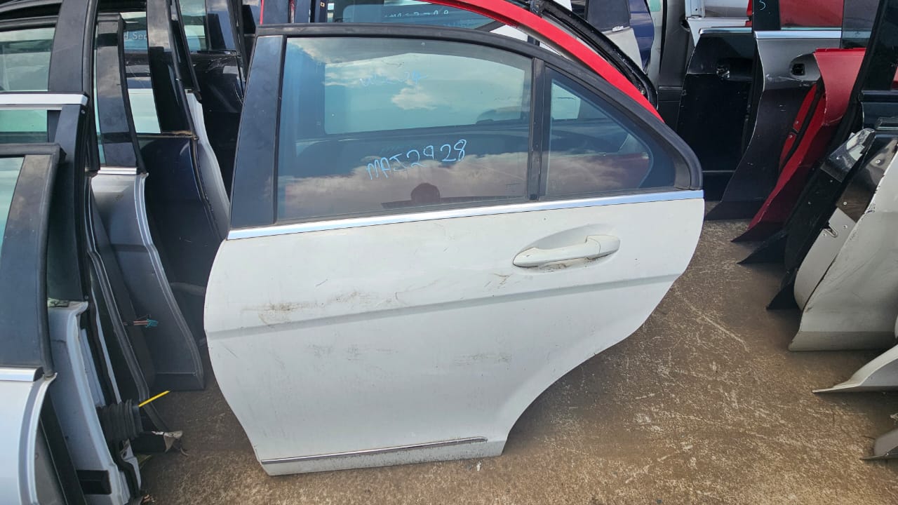 Mercedes Benz C350 car door for sale used White - Private Seller Mercedes Benz C350 car door for sale used White - Private Seller