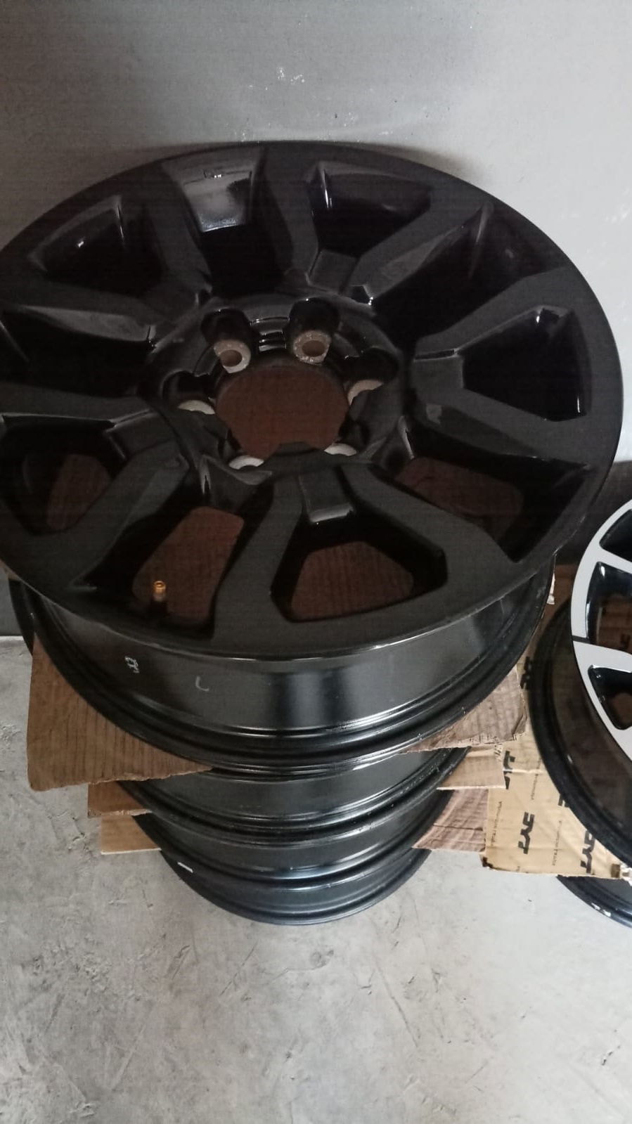 18" Toyota Legend 50 RS original mag to use for spare - Private Seller 18" Toyota Legend 50 RS original mag to use for spare - Private Seller