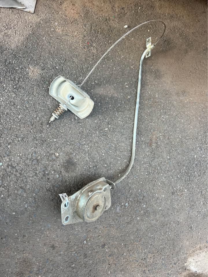 Mahindra scorpio pick up spare wheel carrier call or whatsapp  or - Private Seller