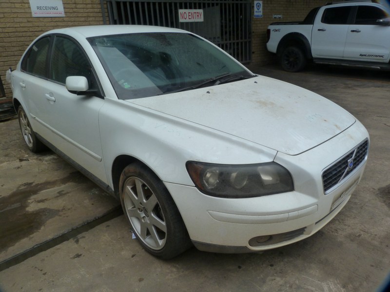 Volvo S40 T5 Manual White - 2004 STRIPPING FOR SPARES - Private Seller