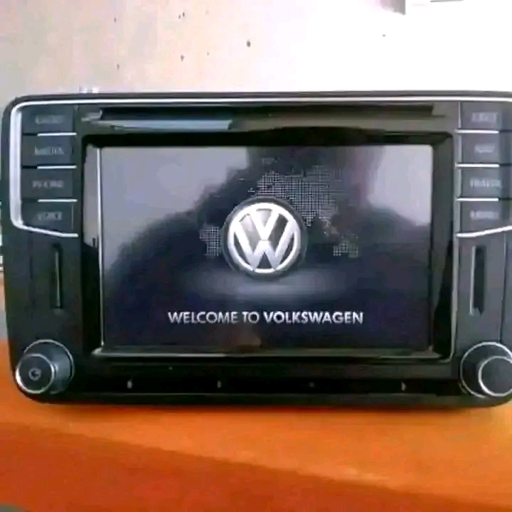 AUDI BMW BENZ VW - Factory Fitted car radio repairs, while you are waiting. - Private Seller
