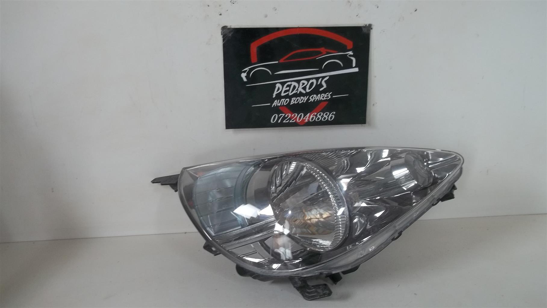 Honda Jazz/Fit left headlight - Private Seller Honda Jazz/Fit left headlight - Private Seller